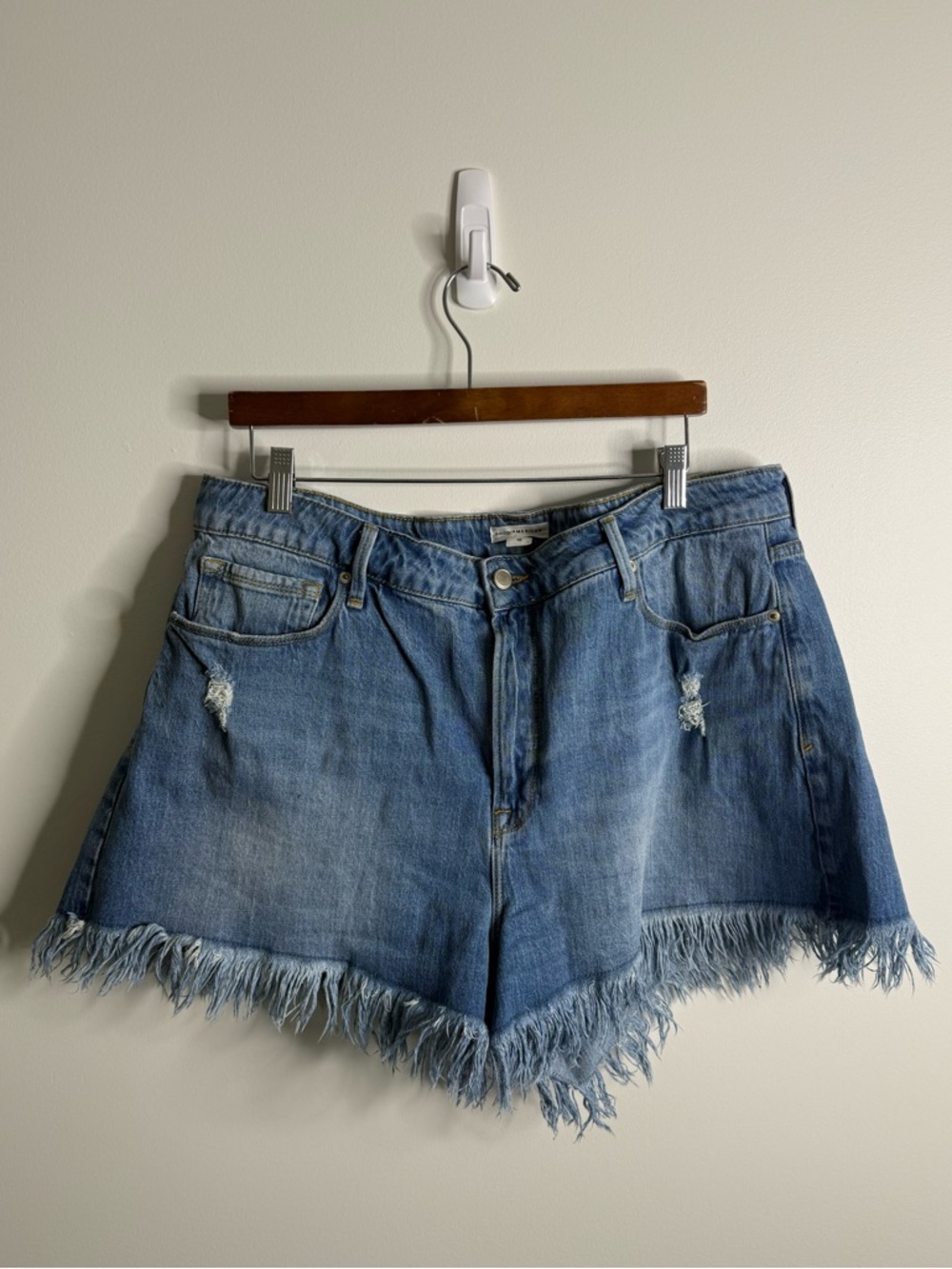 Good American Bombshell Shorts size 16 Jean denim frayed hem
